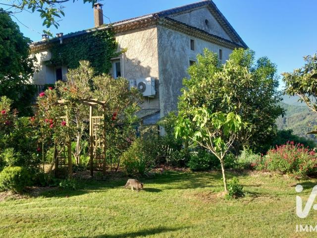 Maison 12 pièces 332 m²