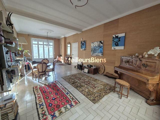 Maison 12 pièces 334 m²