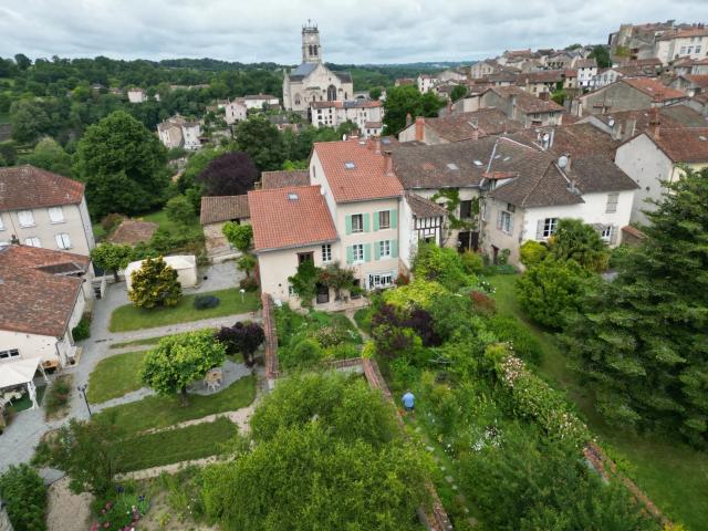 Maison 12 pièces 335 m²