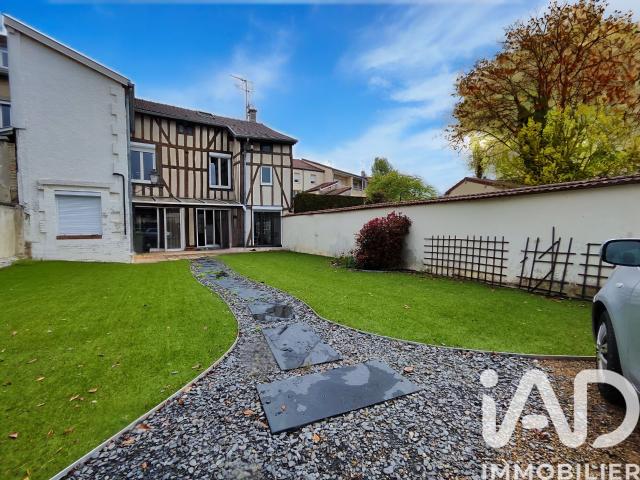 Maison 12 pièces 445 m²
