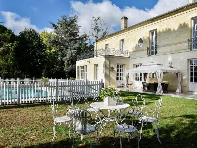 Maison 12 pièces 450 m²