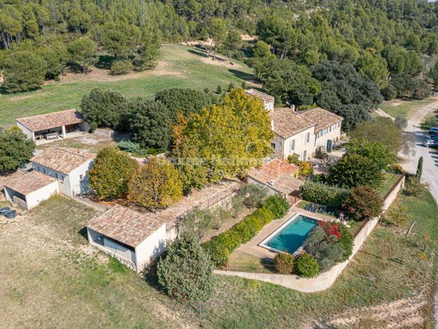 Maison 12 pièces 450 m²