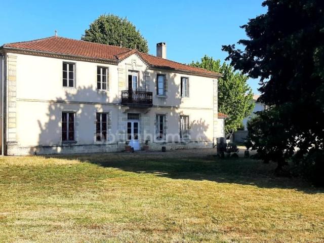 Maison 12 pièces 450 m²