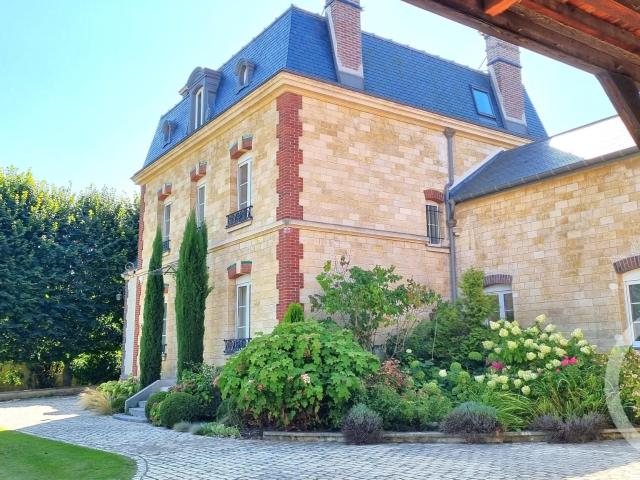 Maison 12 pièces 450 m²