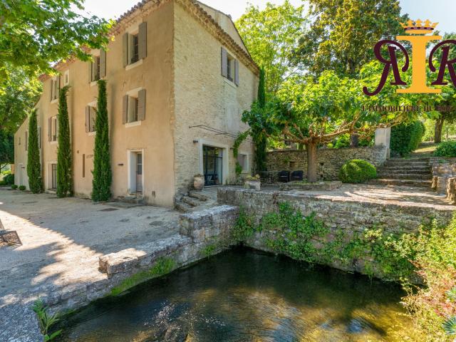 Maison 12 pièces 450 m²