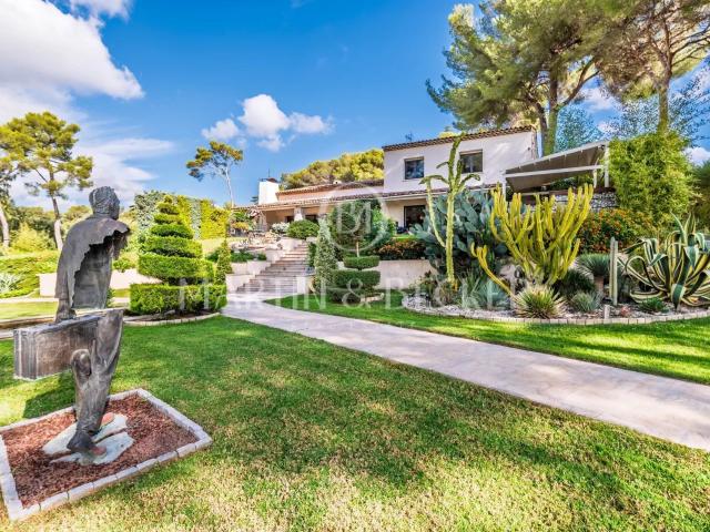 Maison 12 pièces 390 m²