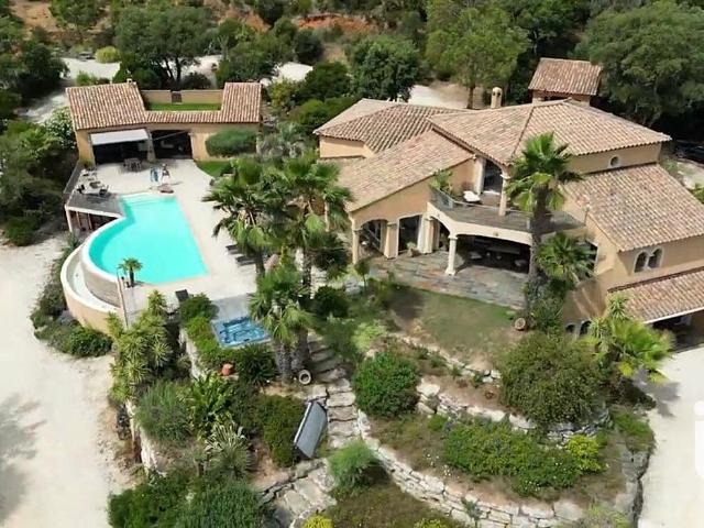 Maison 12 pièces 460 m²