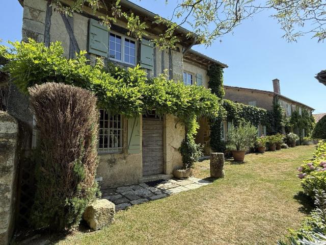 Maison 12 pièces 460 m²