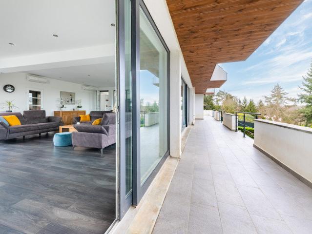 Maison 12 pièces 465 m²