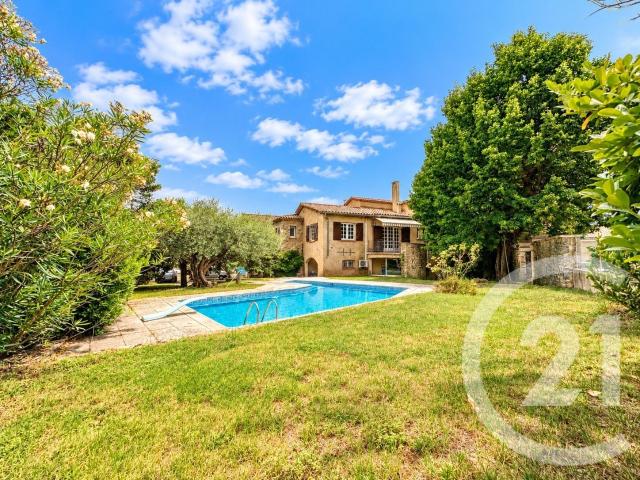 Maison 12 pièces 474 m²
