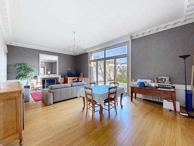 Maison 12 pièces 400 m²