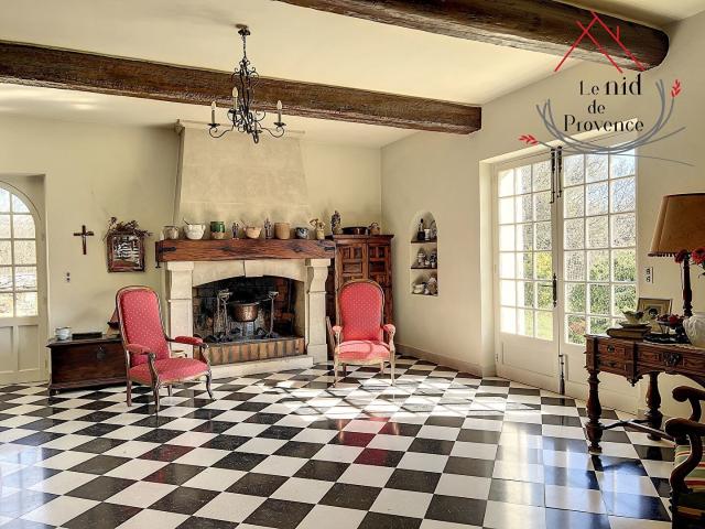 Maison 12 pièces 400 m²