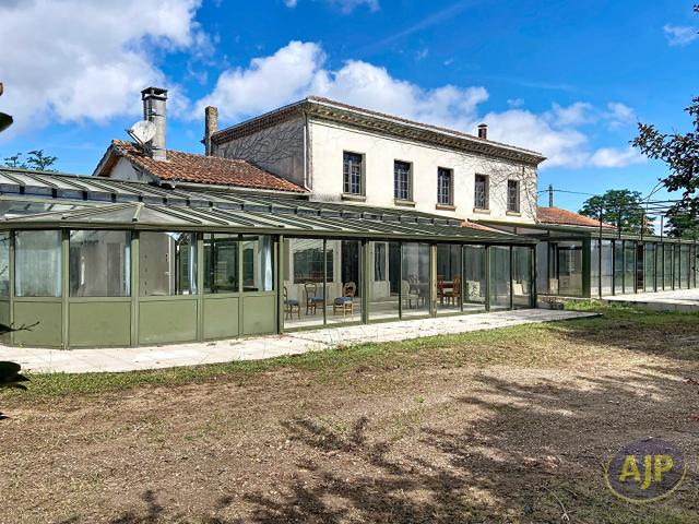 Maison 12 pièces 400 m²