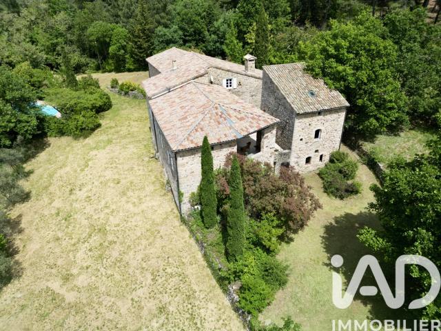 Maison 12 pièces 404 m²