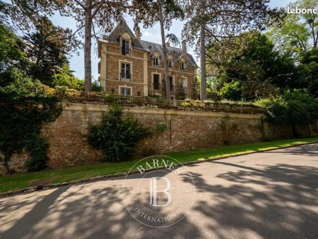 Maison 12 pièces 404 m²