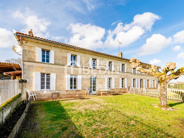 Maison 12 pièces 405 m²