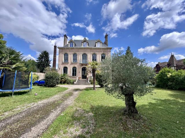 Maison 12 pièces 411 m²
