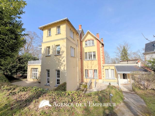 Maison 12 pièces 412 m²