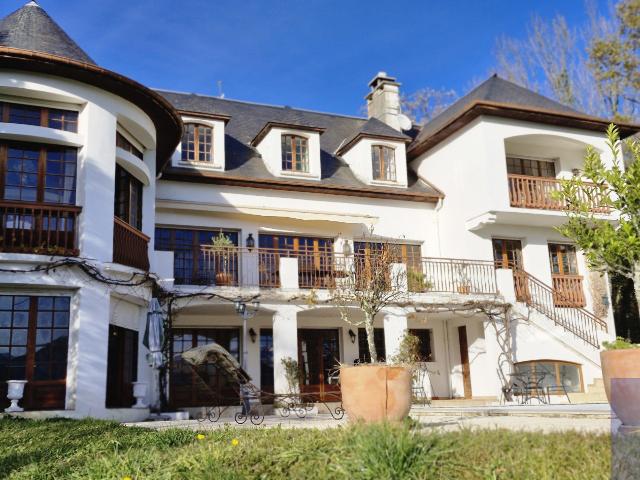 Maison 12 pièces 414 m²