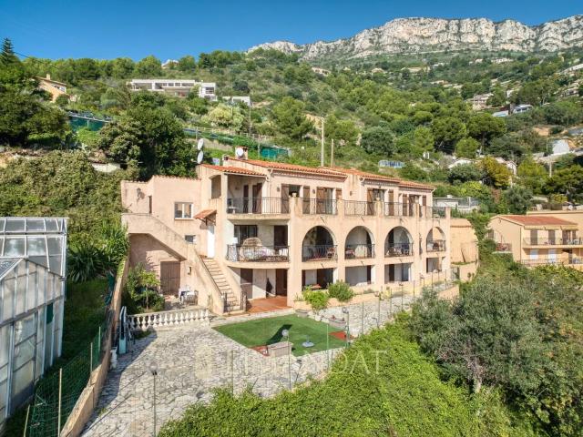 Maison 12 pièces 424 m²