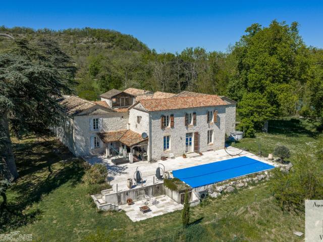Maison 12 pièces 543 m²
