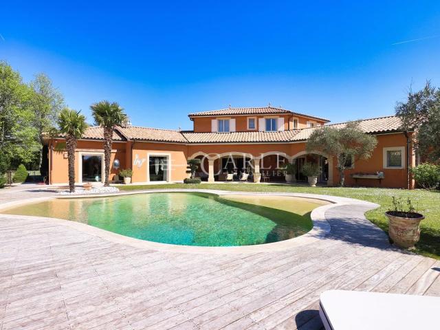 Maison 12 pièces 567 m²