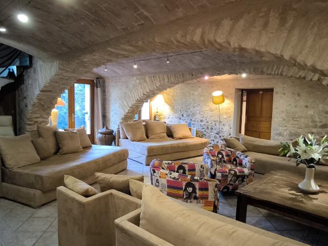Maison 12 pièces 585 m²
