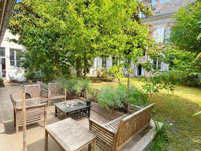 Maison 12 pièces 590 m²