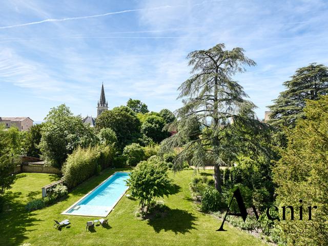 Maison 12 pièces 675 m²