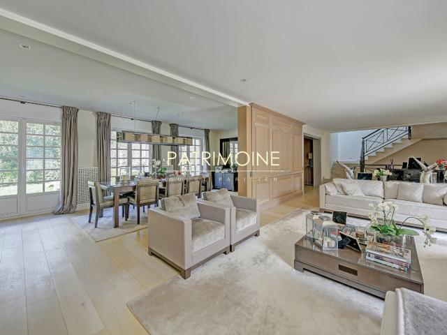 Maison 12 pièces 680 m²