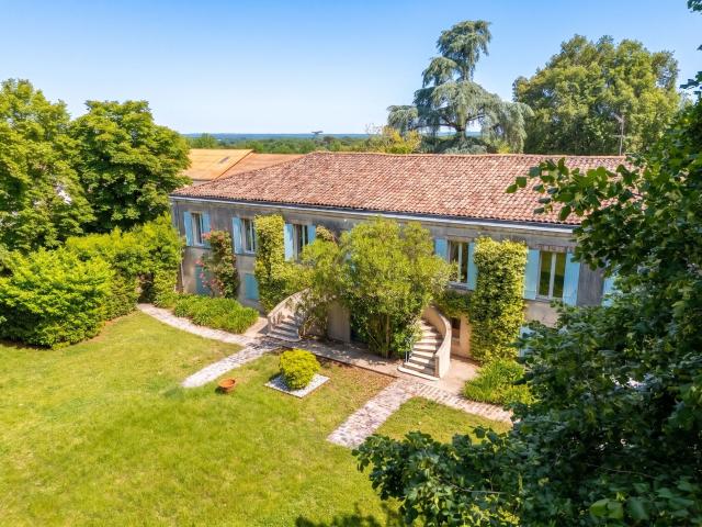 Maison 12 pièces 600 m²