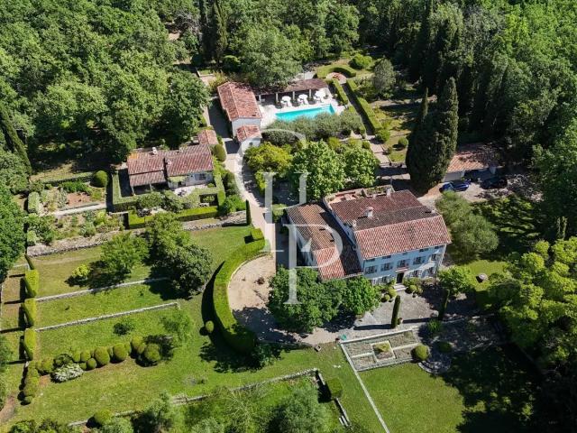 Maison 12 pièces 750 m²
