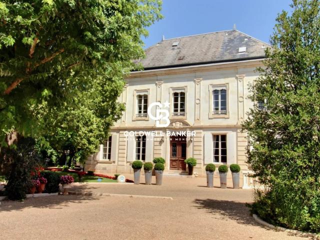 Maison 12 pièces 700 m²