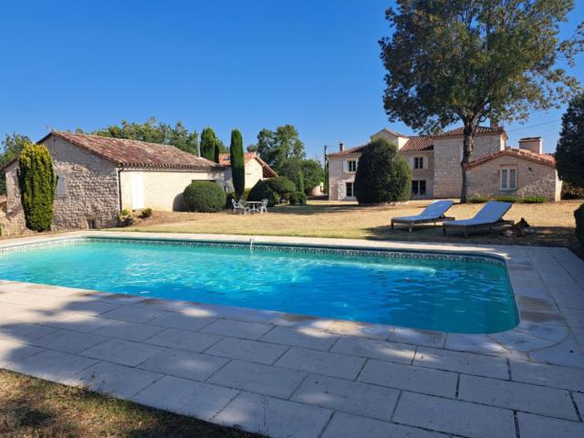 Maison 12 pièces 714 m²