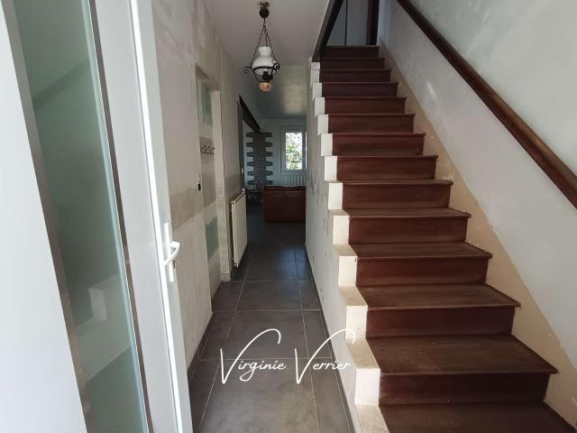 Maison 139 m² T7 + sous sol 77 m² + grange 60 m² + 3.274 m² terrain 19230 Beyssenac
