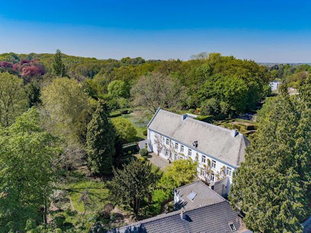 Maison avec piscine et jardin