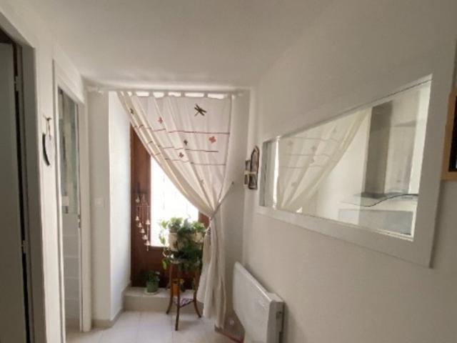 Charras Maison 131 m² avec grange située sur une impasse