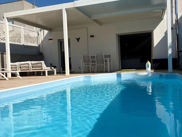 Maison 133 m2 avec piscine chauffée, 4 chambres et garage Proche lac du Crès