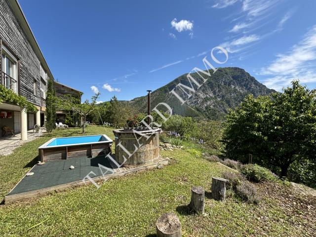 Maison 133 m2, sous sol 130 m2 sur terrain 1000 m2, 7 mn de. 133m² Tallard