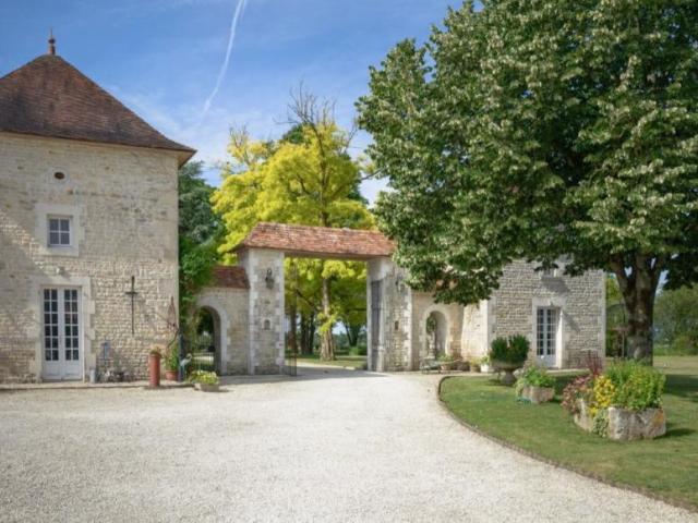 Maison 13 chambres, Valdelaume Charente 79110 DS104108072
