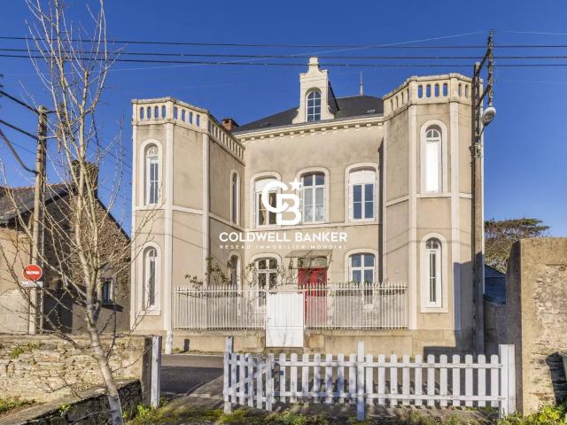 Maison 13 pièces 243 m²