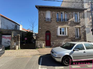 Maison 13 pièces 241 m²