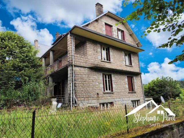 Maison 13 pièces 256 m²