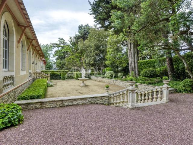 Maison 13 pièces 256 m²