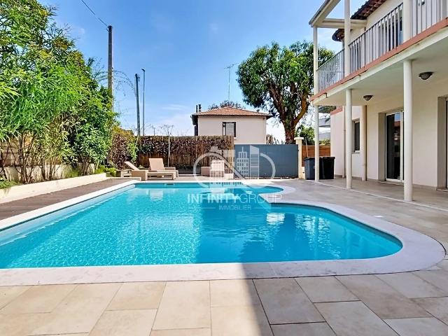 Maison 13 pièces 256 m²