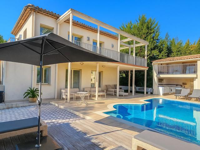 Maison 13 pièces 256 m²