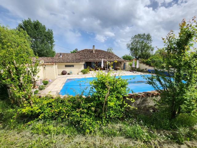 Maison 13 pièces 263 m²