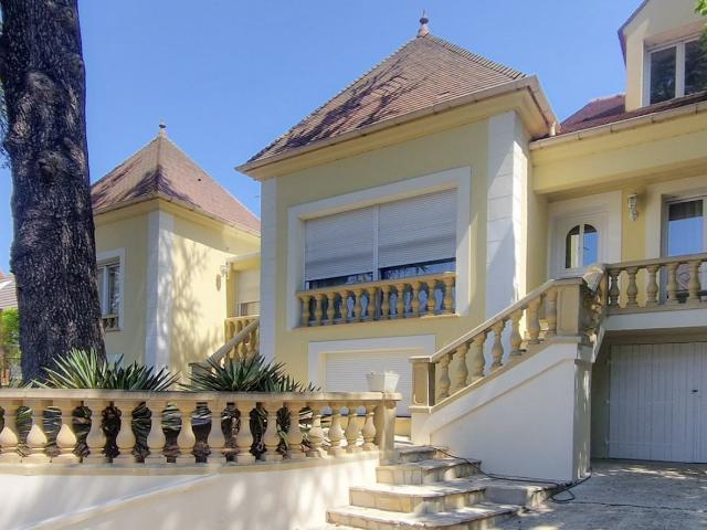 Maison 13 pièces 260 m²
