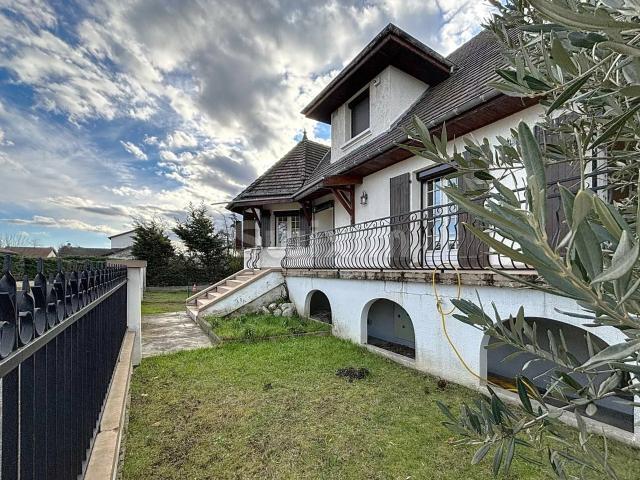 Maison 13 pièces 261 m²