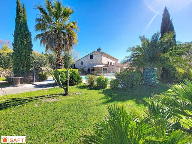 Maison 13 pièces 262 m²
